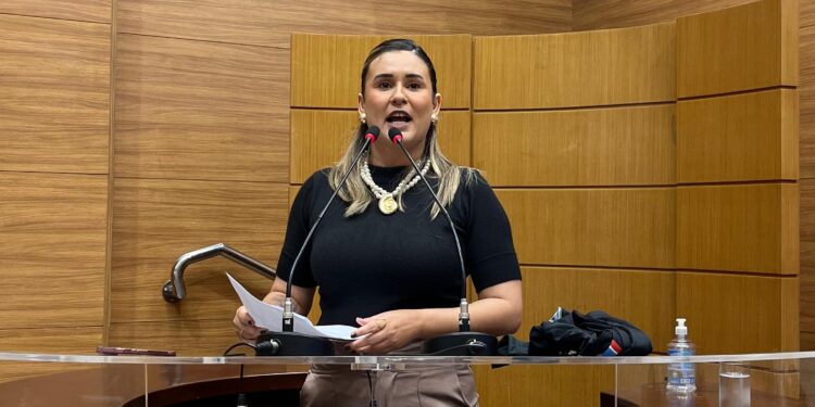Kitty Lima exalta obras e climatização de escolas em Sergipe