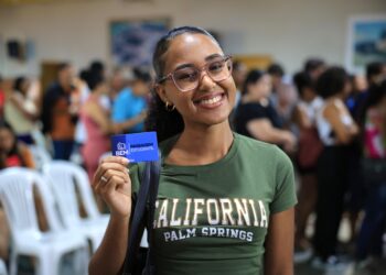 Estudantes socorrenses recebem carteirinhas do BEM