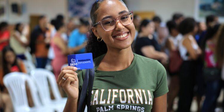 Estudantes socorrenses recebem carteirinhas do BEM