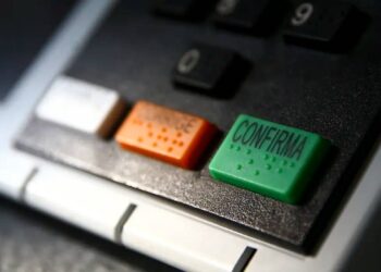 Reforma eleitoral é adiada no Senado por impasses sobre militares, redes e cotas