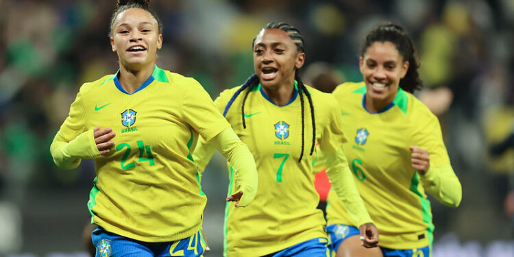 Seleção feminina dá salto no ranking da Fifa e sobe para o 4º lugar; confira o top 10