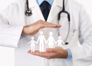 SUS abre concurso público para médicos de família, em todas as capitais, com salário de R$ 16,5 mil