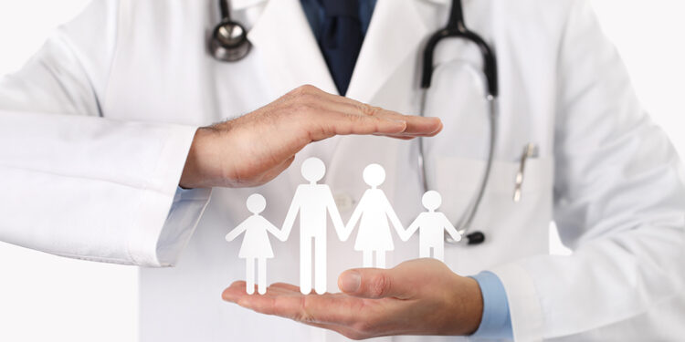 SUS abre concurso público para médicos de família, em todas as capitais, com salário de R$ 16,5 mil