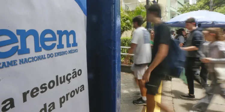 Prazo para pagar taxa de inscrição do Enem 2025 vai até sexta-feira