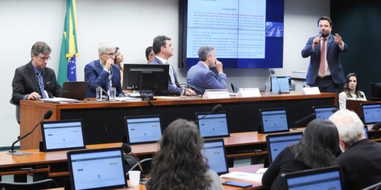 Mudança no Imposto de Renda pode provocar perda bilionária para municípios, alerta entidade