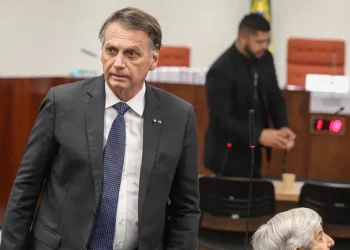 Bolsonaro nega plano de golpe, pede desculpa ao STF e critica urnas