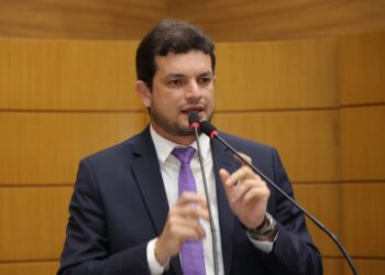 Deputado Paulo Júnior fala na Alese sobre os servidores da FHS