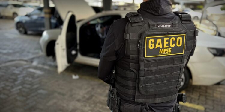 Operação Gabarito cumpre mandados de busca e apreensão em quatro municípios de Sergipe e da Bahia contra fraudes em concursos públicos