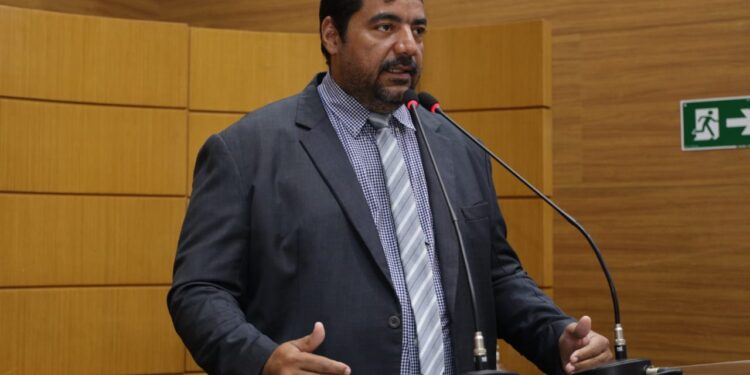 Deputado faz apelo à Prefeitura de Aracaju pela não remoção Food Trucks na Orla de Atalaia