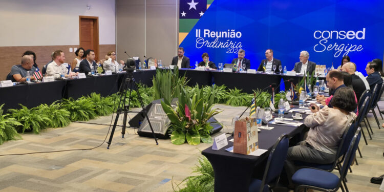 Em Sergipe, ministro da Educação assina portaria que autoriza uso de recursos do Salário-Educação na alimentação escolar