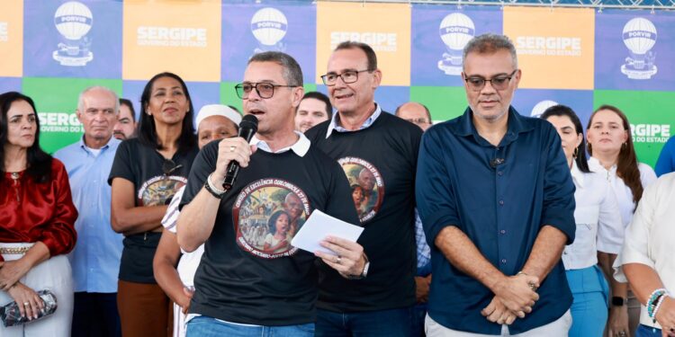 Governador Fábio Mitidieri inaugura quadra e entrega reforma do Centro de Excelência Quilombola 27 de Maio em Porto da Folha