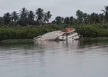 Catamarã afunda parcialmente no Rio São Francisco, em Brejo Grande