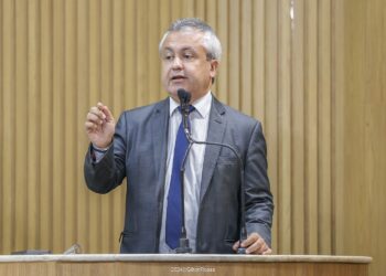 Elber denuncia falhas em mais um edital de licitação da Prefeitura de Aracaju