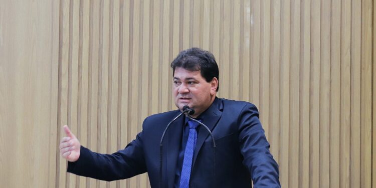 Miltinho Dantas presta solidariedade à deputada Yandra Moura após comentário machista de jornalista