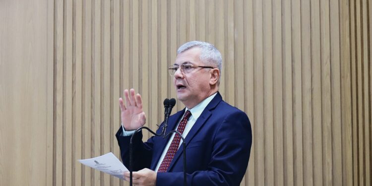 Iran solicita a ampliação da convocação de professores aprovados no concurso de Aracaju