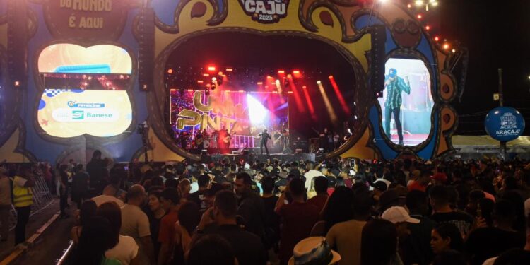 Forró e Arrocha agitam público que foi curtir a nona noite de festa no Forró Caju na Praça dos Mercados