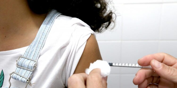 Saúde de Aracaju reforça a importância de manter a vacinação em dia