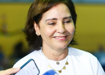 Prefeita Emília Corrêa celebra aprovação do projeto que elimina restrição de idade para o magistério