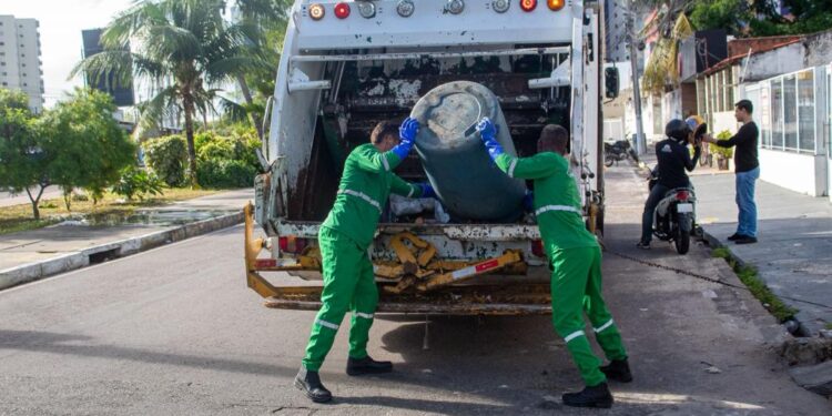 Prefeitura de Aracaju retoma limpeza urbana e inicia operação com reforço de equipes