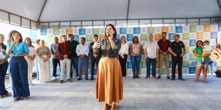 Prefeita Emília Corrêa entrega 244 unidades habitacionais do Residencial Mangabeiras