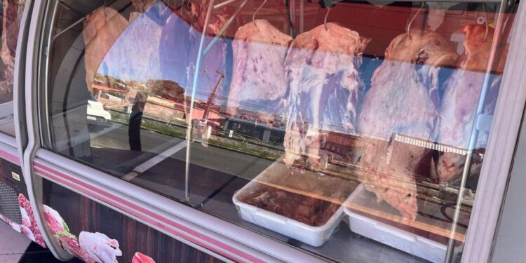 Procon Aracaju faz pesquisa de corte de carnes e confirma aumento em alguns itens