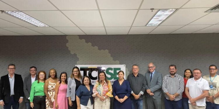 Semed Aracaju participa de reunião do Pacto pela Educação no TCE/SE