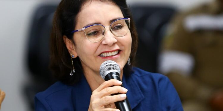 Prefeita Emília anuncia reajuste de 6,26% para servidores durante reunião com Mesa de Negociação