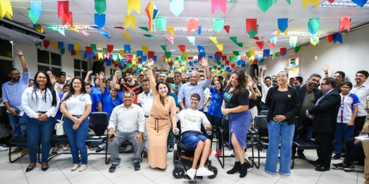 Prefeita Emília se reúne com mais de 200 atletas e reafirma compromisso com o esporte