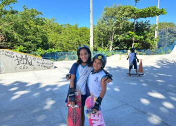 Alunos da rede de ensino de Aracaju treinam skate para o Projeto Hora do Esporte