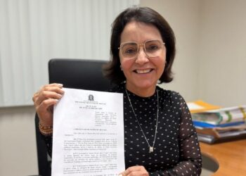Prefeita Emília  sanciona Lei que concede reajuste para servidores municipais