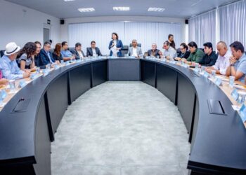 Gabinete itinerante: Prefeita Emília Corrêa reúne secretários na SMTT para alinhamento de ações