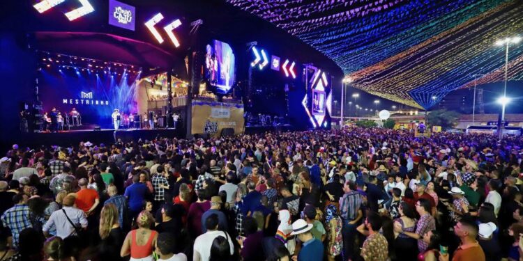 Praça Hilton Lopes será palco de mais doze dias de shows do Forró Caju 2025