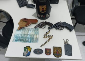 Polícia Militar prende dupla por porte ilegal de arma de fogo no município de Carmópolis