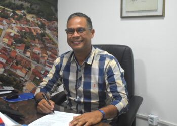 Prefeito Júlio Nascimento assina reajuste salarial de 5,53% para servidores municipais de São Cristóvão