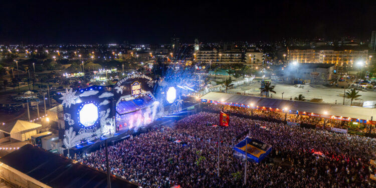 Milhares de pessoas curtem noite de shows embalada por nomes como Xand Avião e Luiz Fontineli no Arraiá do Povo