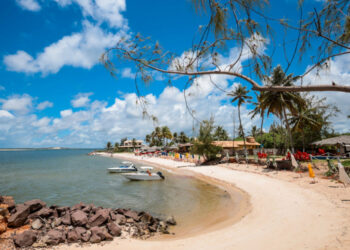 Governo do Estado formaliza proposta de regularização da Praia do Saco junto ao Ministério Público Federal