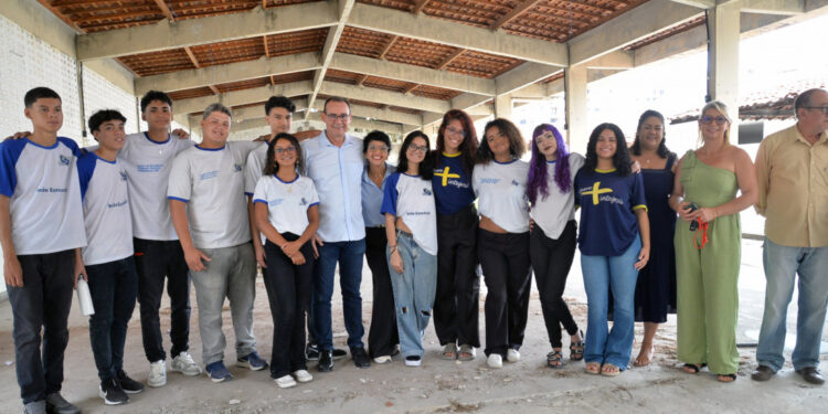 Gestão da Seed apresenta aos estudantes avanços das obras do Centro de Excelência Professor Gonçalo Rollemberg Leite