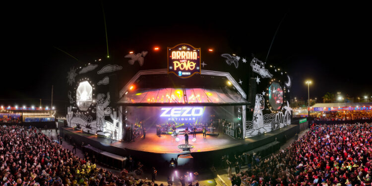 Sergipanos e turistas festejam em noite de forró romântico no Arraiá do Povo 2025