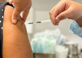 Ipesaúde reforça importância da imunização e amplia acesso da população a vacinas