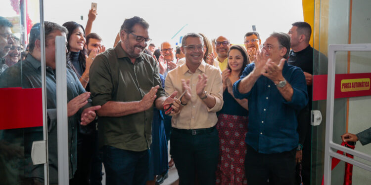 Governador participa de inauguração de nova unidade varejista na Barra dos Coqueiros
