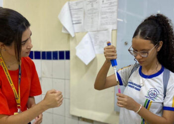 Feira de profissões no Centro de Excelência Governador Augusto Franco amplia horizontes dos estudantes do ensino médio