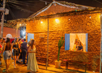 Casa de Taipa revive memórias de sergipanos e turistas na Vila do Forró