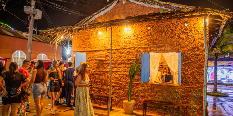 Casa de Taipa revive memórias de sergipanos e turistas na Vila do Forró