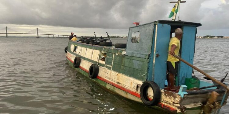 Tototós: barqueiros mantêm a tradição no transporte de passageiros para o Forró Caju 2025