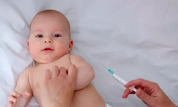 Dose de reforço de vacina contra meningite terá proteção maior a partir de julho