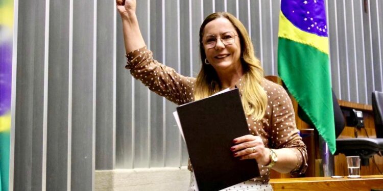 Katarina comemora aprovação da PEC 66/2023 no Plenário da Câmara