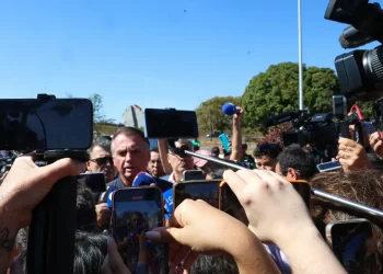 Defesa diz que medidas contra Bolsonaro são severas