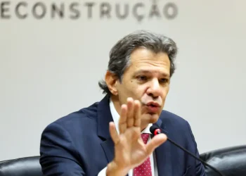 Brasil não sairá da mesa de negociação com EUA, diz Haddad