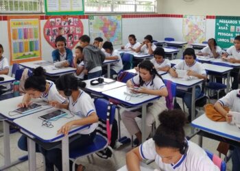 Escolas da rede estadual de ensino avançam na era digital com o programa ‘Educação Conectada’