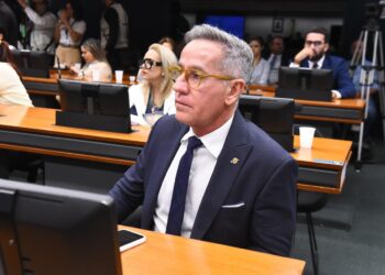 Petróleo e gás: Nitinho propõe seminário sobre desenvolvimento econômico do Estado